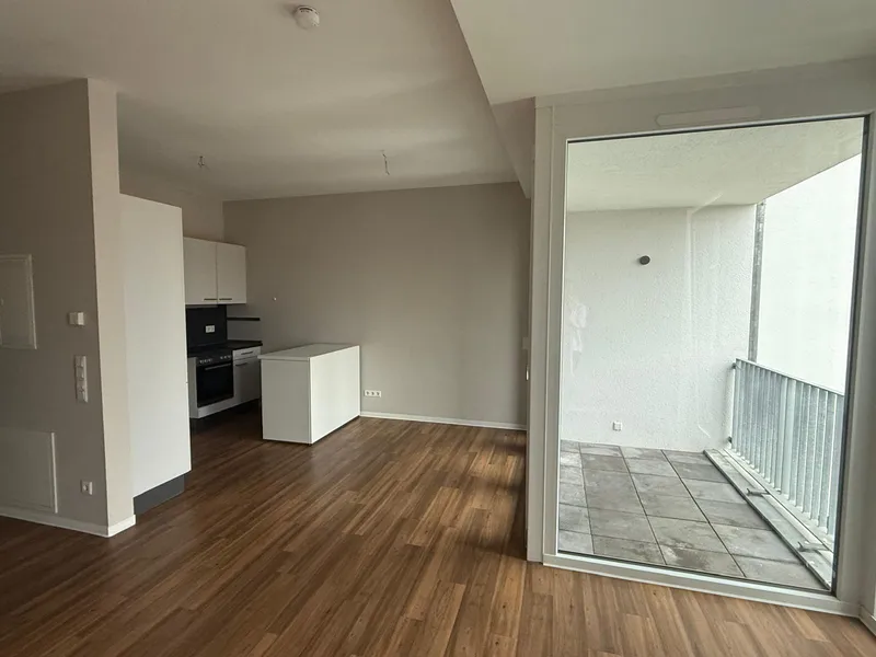 helle 3-Zimmerwohnung in Berlin Adlershof mit Loggia und Gäste- WC — photo 1
